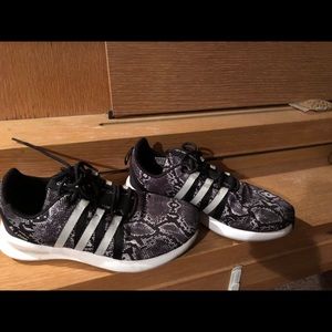 Adidas snake print sneakers 6.5!